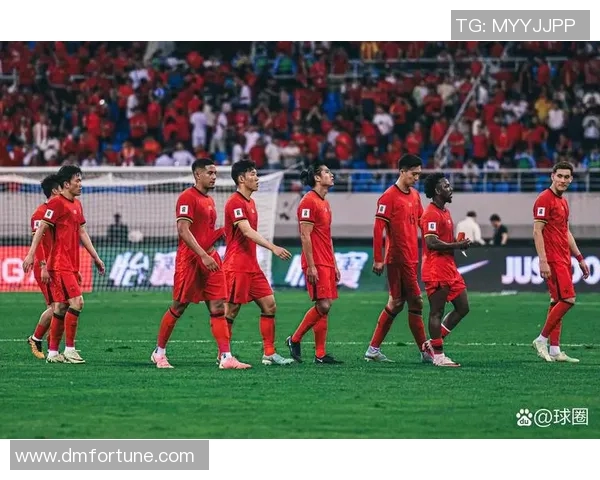 国足迎战泰国中国杯全力争胜展现实力与团结精神 国足迎战泰国中国杯全力争胜展现实力与团结精神