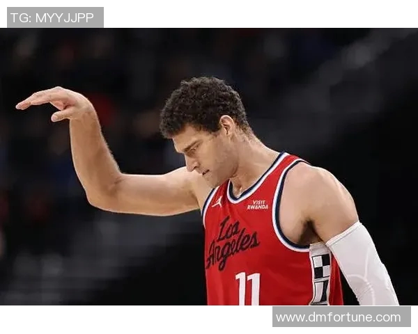 布鲁克洛佩斯：从NBA巨星到篮球战术的多面手之路