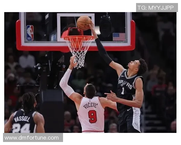 文班亚马首场比赛表现惊艳五次盖帽加隔扣字母哥引发热烈讨论