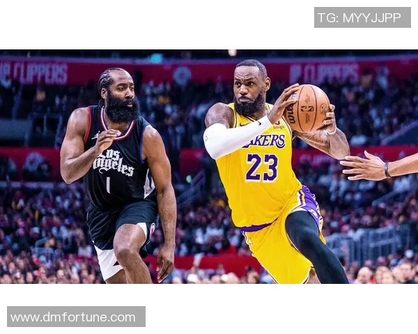 湖人对决快船直播盛况回顾球迷热情高涨赛场精彩纷呈