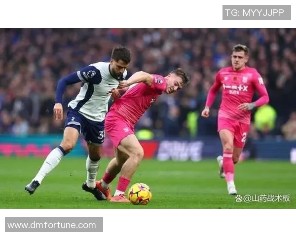 牛津联与伊普斯维奇激战正酣谁能在这场较量中笑到最后