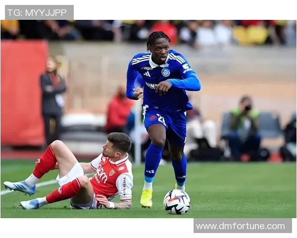 法甲梅斯对阵里昂比赛因恶劣天气腰斩球迷期待重赛时刻 法甲梅斯对阵里昂比赛因恶劣天气腰斩球迷期待重赛时刻